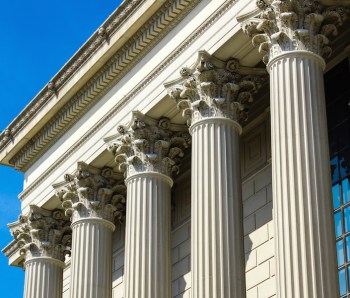 Government-building-court-pillars