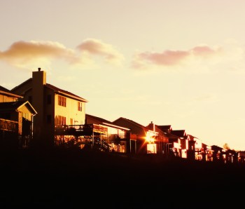 Sunset_over_houses
