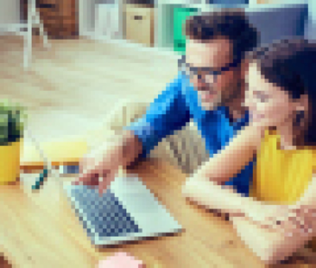 YoungCouple_house_computer_tech