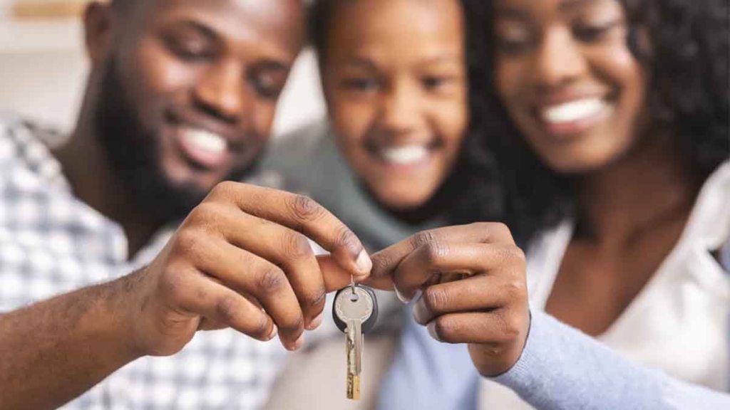 family-with-house-keys