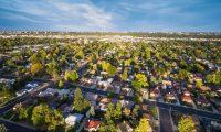 birds-eye view of medium income single family home neighborhood