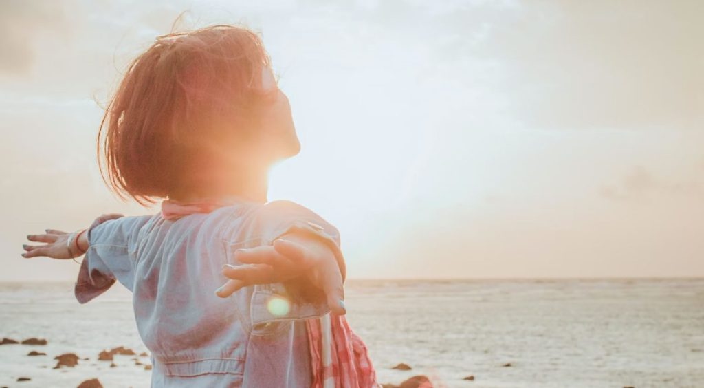 seniorwomansunset_unsplash