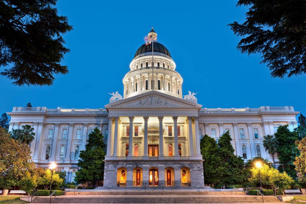 CA-statehouse_sacramento_hero_0725-2