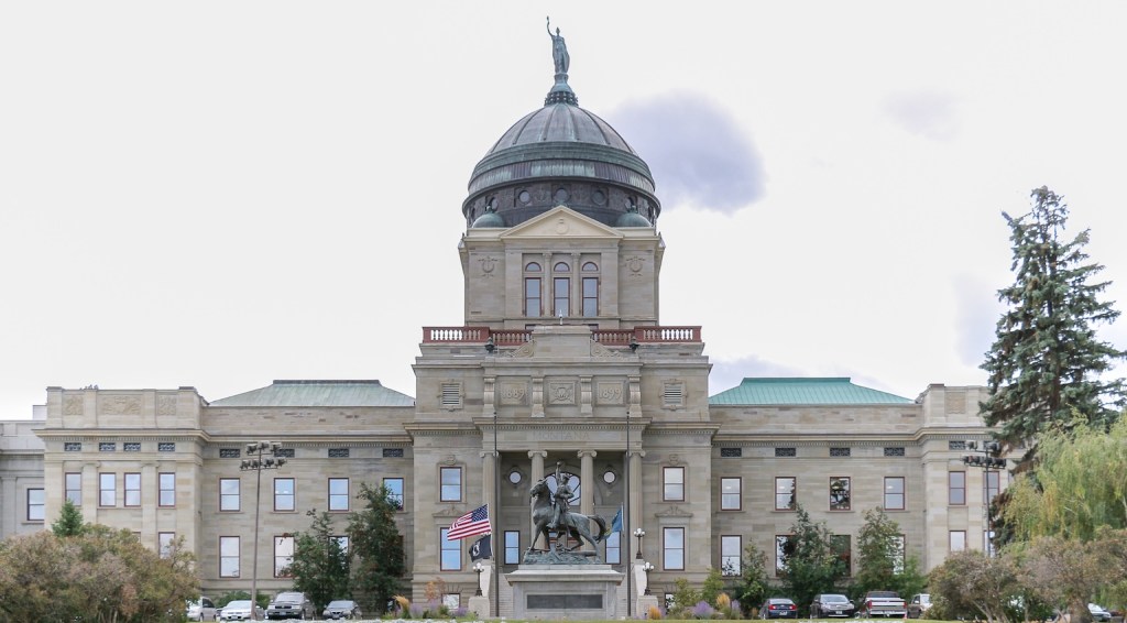 MK01799_Montana_State_Capitol