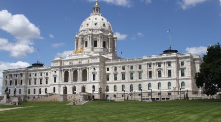 State_Capitol_with_new_Minnesota_State_Flag_11
