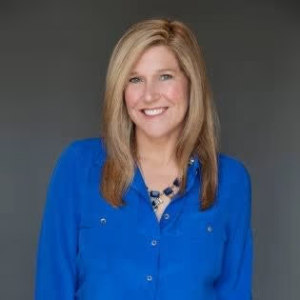 Tracey Velt headshot